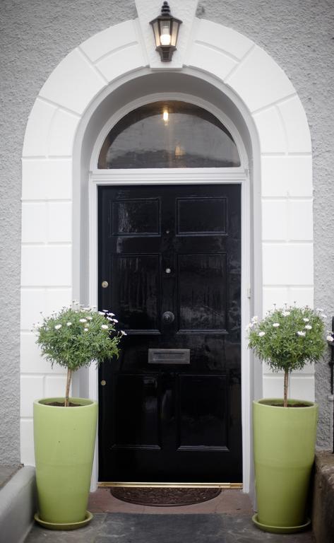 Eaton House Hotel Pembroke Exterior foto