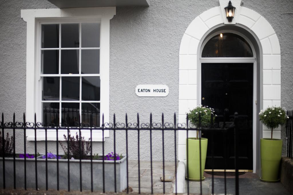 Eaton House Hotel Pembroke Exterior foto
